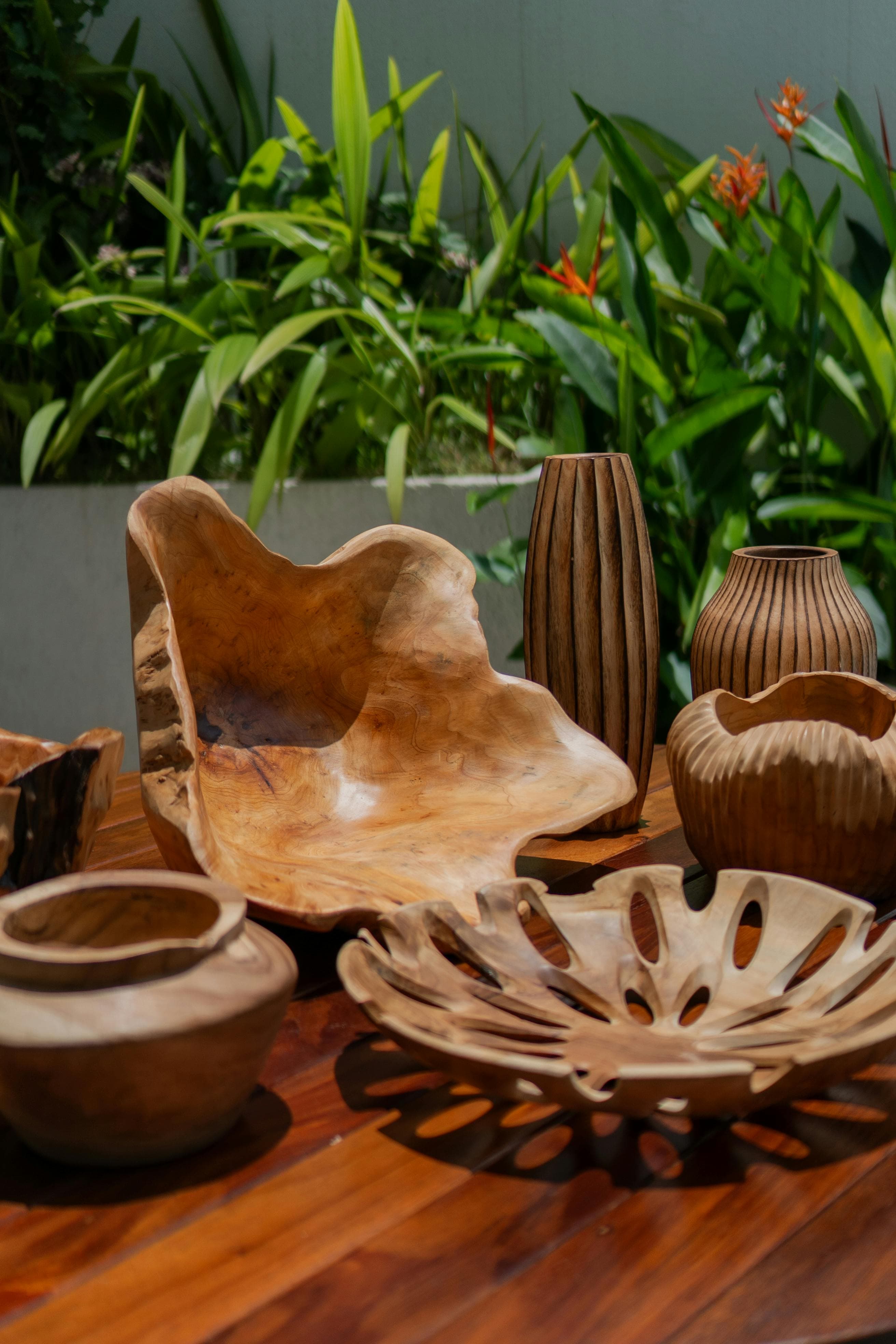 أوانٍ خشبية مخروطة